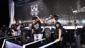 公益行动：多位LPL明星选手参与“电竞助学”计划，爱心满满。